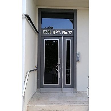 Apartman kapısı